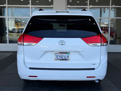 Used 2014 Toyota Sienna LE FWD image 12