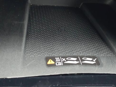 Certified 2025 Chevrolet Traverse LT image 18