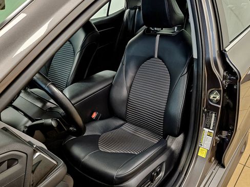 Used 2020 Toyota Camry SE image 29