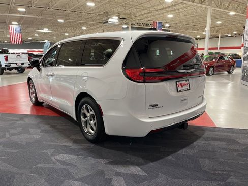 Used 2024 Chrysler Pacifica Limited w/ Trailer Tow Group image 5