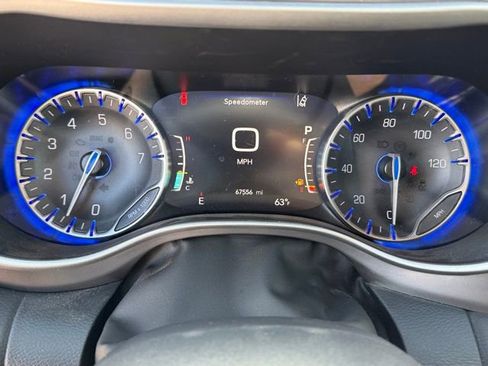 Used 2025 Chrysler Voyager LX FWD image 14