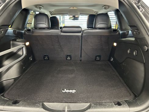 Used 2018 Jeep Cherokee Overland w/ Technology Group image 14