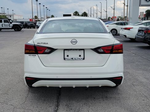 Used 2025 Nissan Altima 2.5 SV FWD image 6