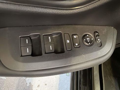 Used 2023 Honda HR-V LX image 7