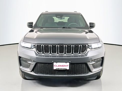 Used 2025 Jeep Grand Cherokee Laredo X w/ Luxury Tech Group I RWD image 2