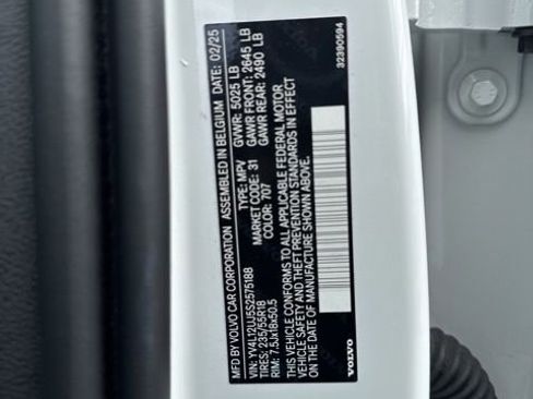 Certified 2025 Volvo XC40 B5 Core AWD/4WD image 28