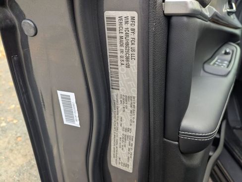 New 2025 Jeep Grand Cherokee Limited image 32