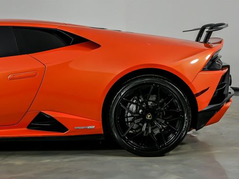 Used 2021 Lamborghini Huracan EVO image 9