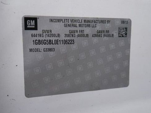 Used 2014 Chevrolet Express 4500 w/ Shuttle Bus Package RWD image 22