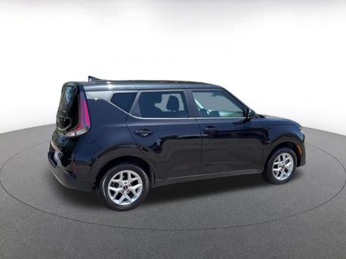 Used 2025 Kia Soul LX w/ LX Technology Package FWD image 12