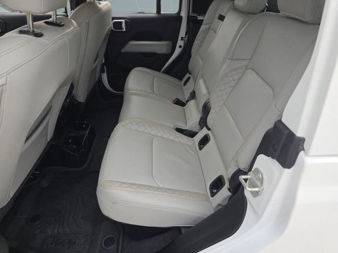 Used 2023 Jeep Gladiator Overland image 12