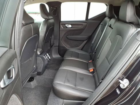Certified 2025 Volvo XC40 B5 Plus AWD/4WD image 8