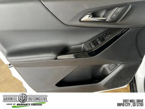 Used 2025 Chevrolet Equinox LT w/ Convenience Package II FWD image 19