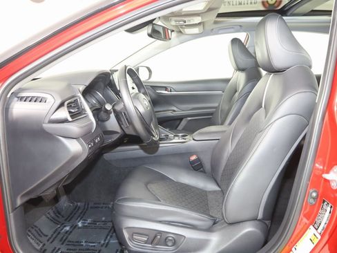 Used 2023 Toyota Camry XSE image 11