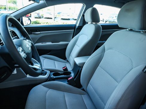 Used 2020 Hyundai Elantra SE image 22