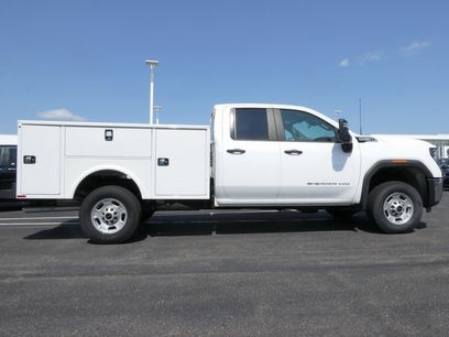 New 2024 GMC Sierra 2500 Pro w/ Convenience Package