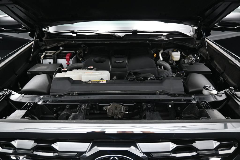 Used 2024 Toyota Tundra Platinum AWD/4WD image 38