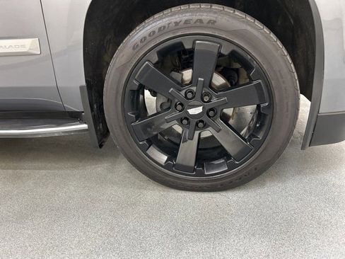 Used 2020 Cadillac Escalade Premium Luxury image 33