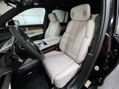 New 2026 Cadillac Vistiq Luxury w/ LPO, Floor Liner Package image 16