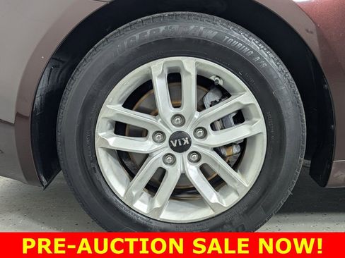 Used 2011 Kia Optima LX w/ Convenience Pkg image 9