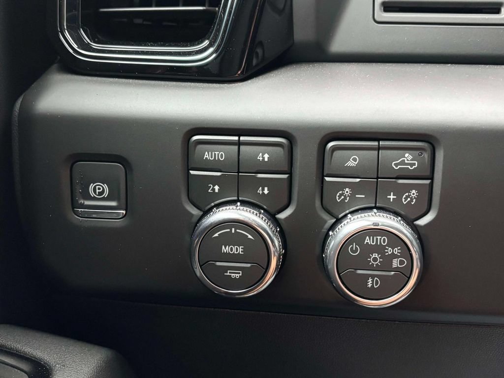 New 2026 GMC Sierra 1500 AT4 w/ LPO, Black Badging Package AWD/4WD image 11