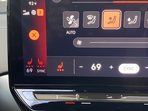 Certified 2023 Volkswagen ID.4 Pro AWD/4WD image 8