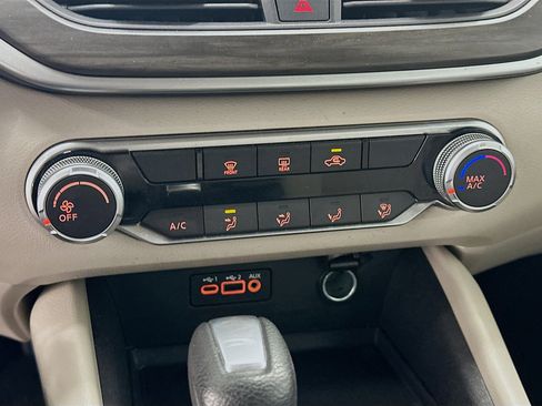 Used 2025 Nissan Altima 2.5 SV image 24