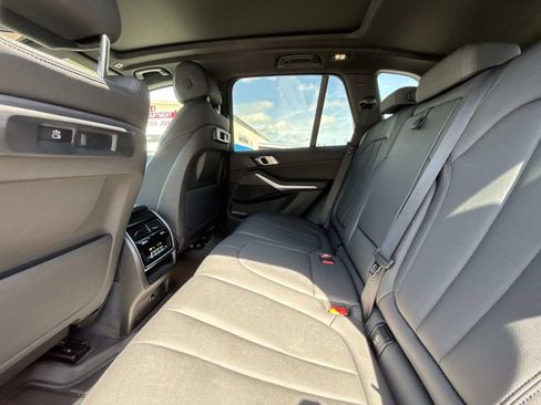Used 2022 BMW X5 sDrive40i w/ Premium Package image 12