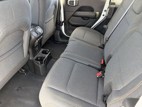 Used 2025 Jeep Wrangler Sahara image 17