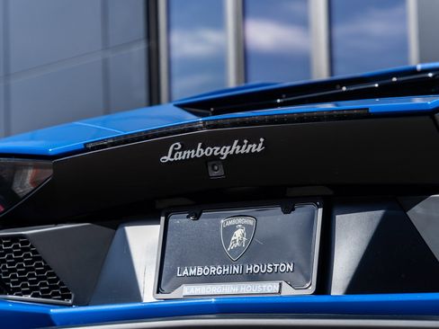 Used 2018 Lamborghini Aventador S image 14