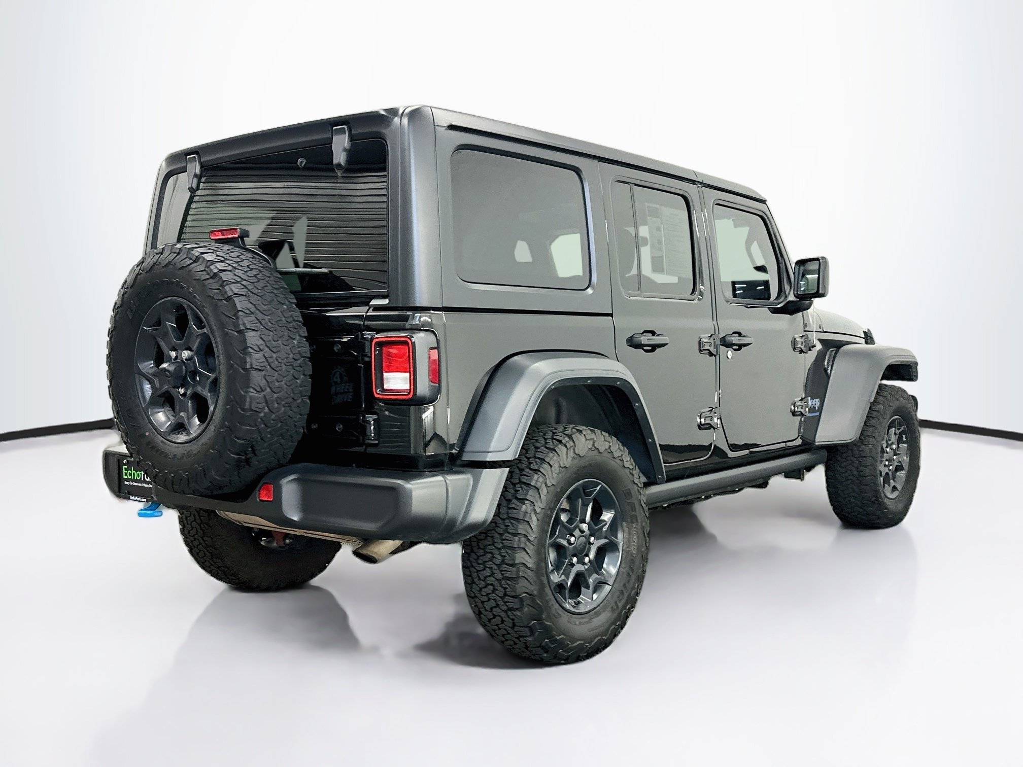 Used 2023 Jeep Wrangler Unlimited w/ Cold Weather Group AWD/4WD image 9