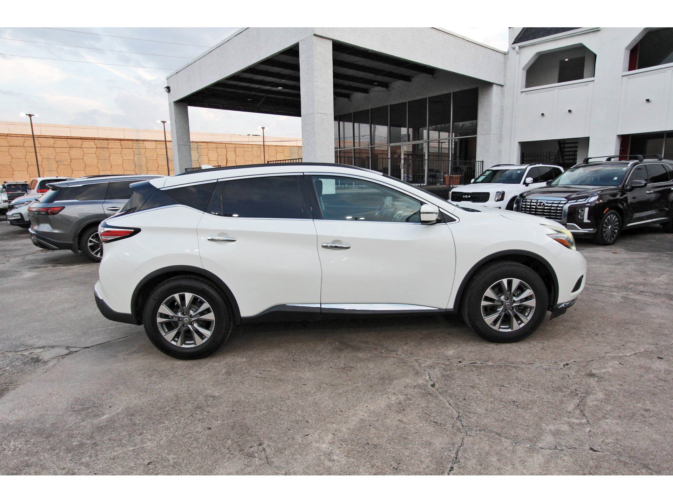 Used 2018 Nissan Murano SV FWD image 8