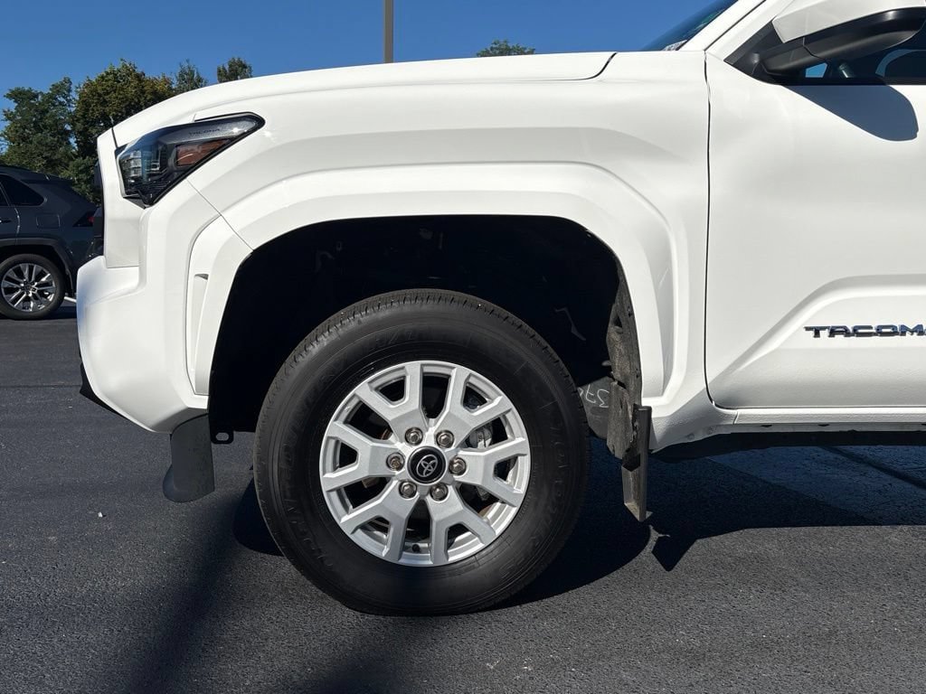Certified 2024 Toyota Tacoma SR5 AWD/4WD image 4