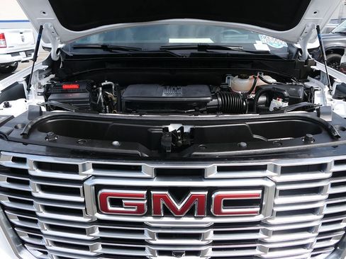 Used 2025 GMC Yukon XL Denali RWD image 25