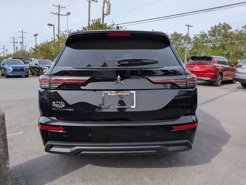 New 2026 Mitsubishi Outlander ES image 4