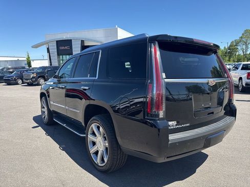 Used 2018 Cadillac Escalade Premium Luxury AWD/4WD image 3