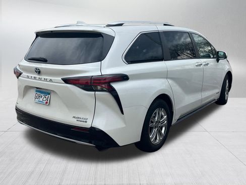 Used 2021 Toyota Sienna Platinum image 5