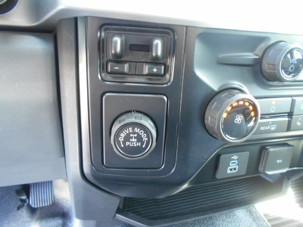 New 2025 Ford F350 XL w/ XL Chrome Package RWD image 11