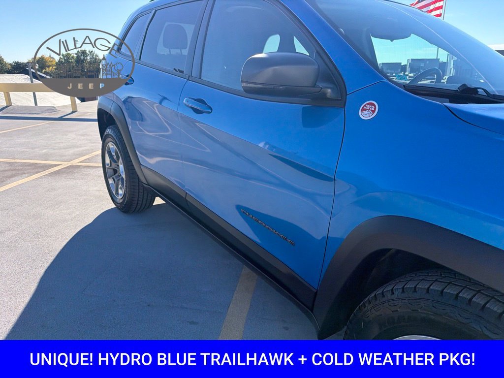 Used 2019 Jeep Cherokee Trailhawk w/ Cold Weather Group AWD/4WD image 16