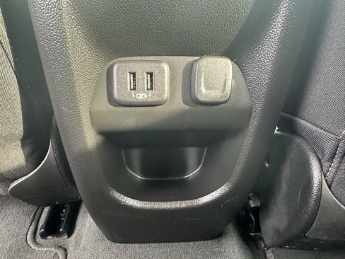 Used 2022 Chevrolet Colorado LT w/ LT Convenience Package image 13