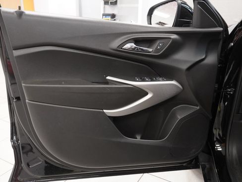 Used 2024 Chevrolet Trax LS w/ LS Convenience Package FWD image 16