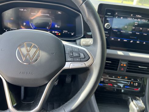 Used 2025 Volkswagen Jetta SE FWD image 18