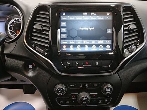 Used 2021 Jeep Cherokee Limited AWD/4WD image 17