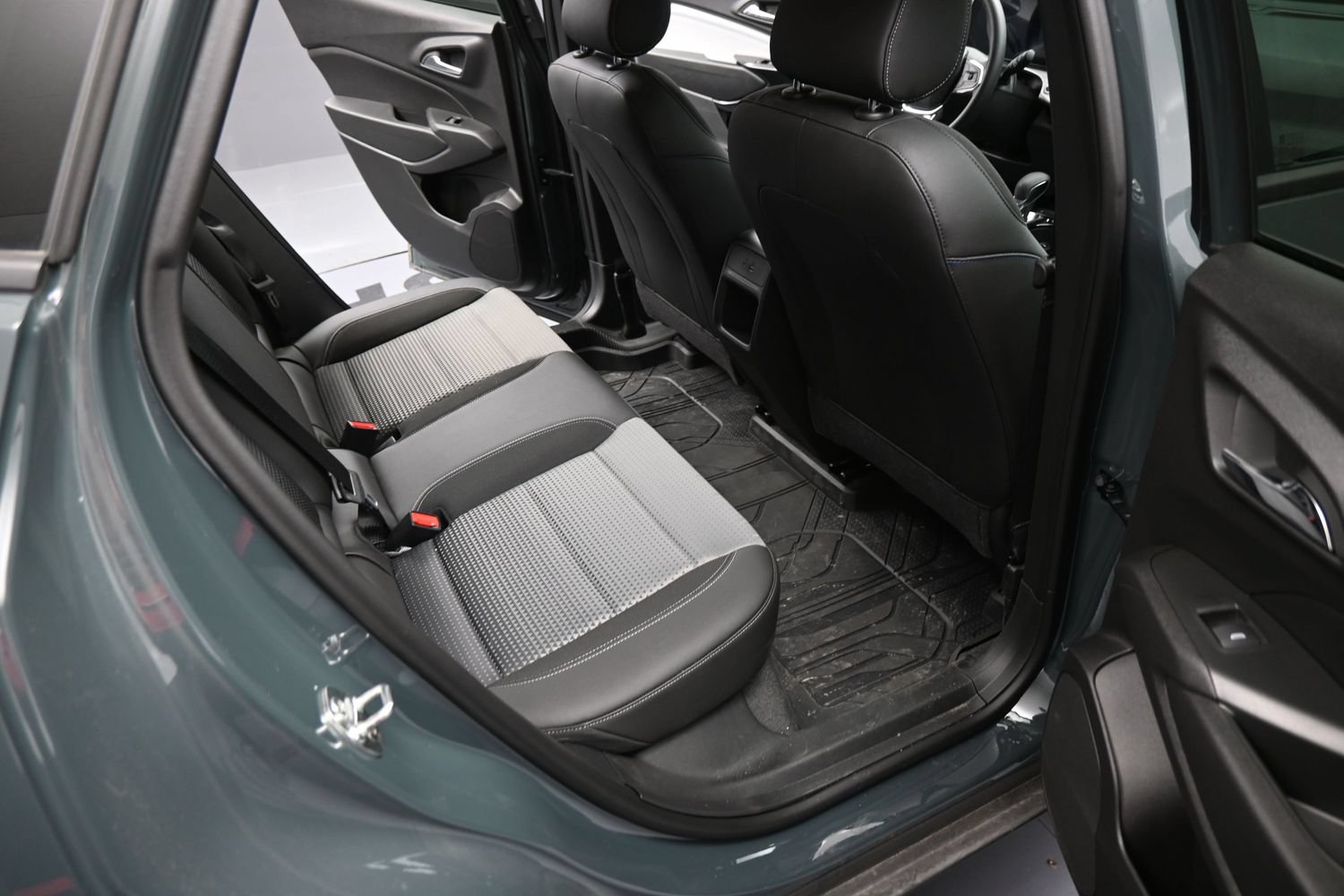 Used 2026 Chevrolet Trax LT w/ LT Convenience Package FWD image 19