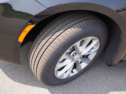 New 2025 Chrysler Pacifica Select image 9