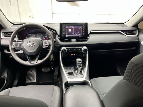 Used 2021 Toyota RAV4 LE AWD/4WD image 4