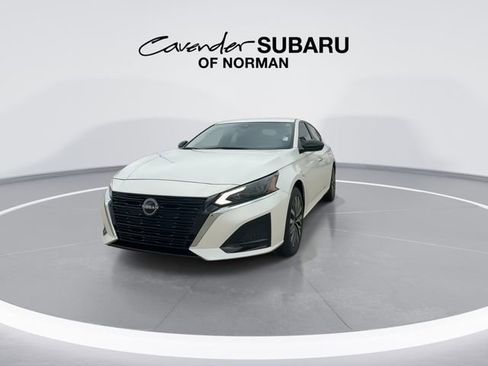 Used 2024 Nissan Altima 2.5 SV image 4