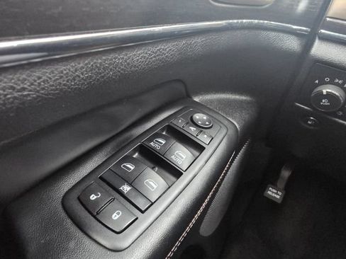 Used 2014 Jeep Grand Cherokee Limited w/ Luxury Group II AWD/4WD image 18