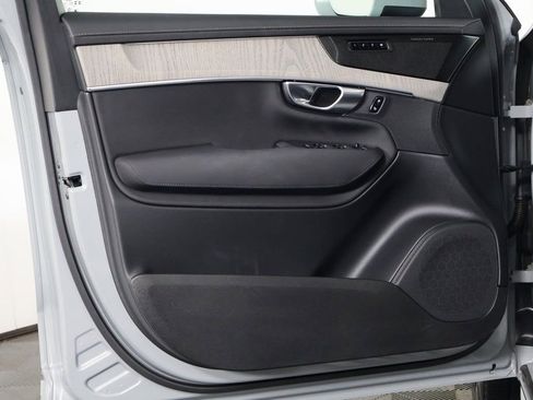 Used 2025 Volvo XC90 B6 Ultra image 13