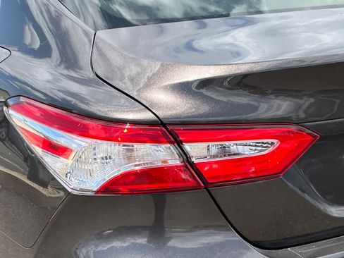 Used 2018 Toyota Camry LE FWD image 20